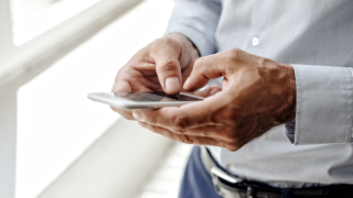 Wehale_hands_and_phone_882156088_consent_1920x1440_web.png